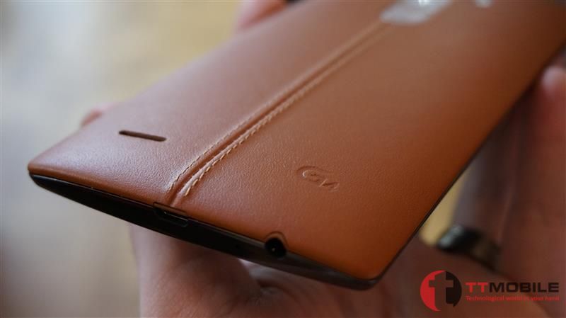 Mặt sau làm bằng da của chiếc LG G4