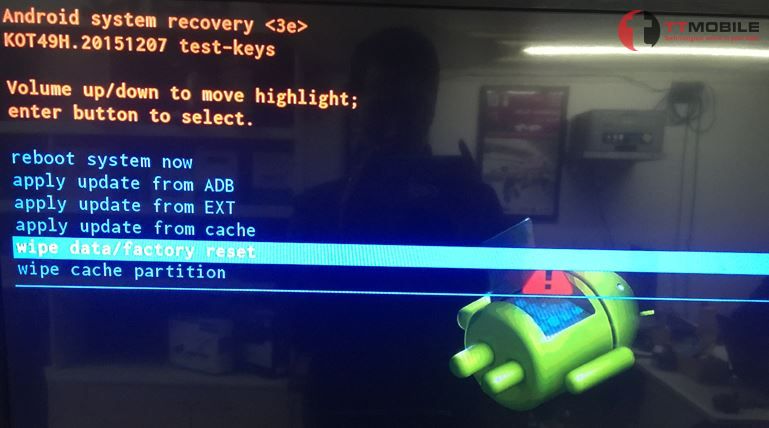 Trên màn hình tivi xuất hiện dòng chữ Android System Recovery rồi dùng chuột chọn Wipe data factory rese