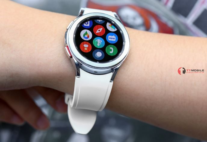 Samsung Galaxy Watch 4 Classic 42mm - mẫu đồng hồ kết nối điện thoại Samsung đẹp