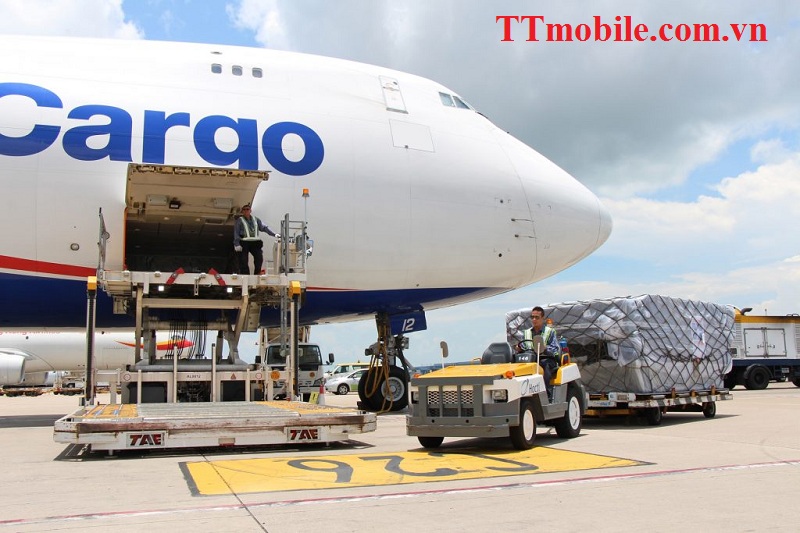Air cargo là hàng hóa được vận chuyển qua đường hàng không nhờ các chuyến bay